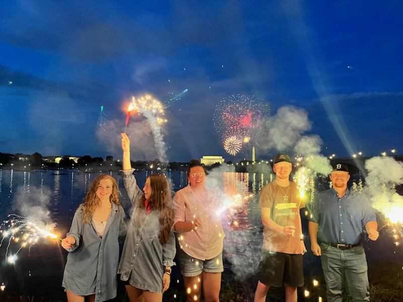 Enjoy your perfect firework experience with Washington DC Hillterns 